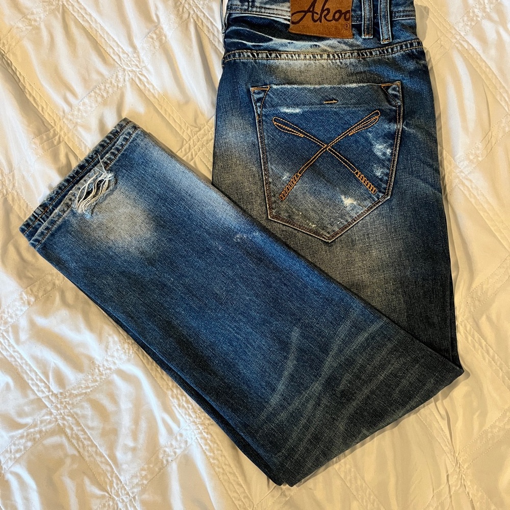 Akoo Men's Straight Leg Distressted Jeans